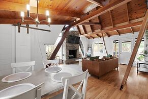 Lake View Hot Tub Modern A-frame