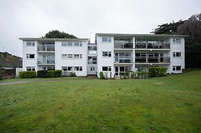 Fairwinds in Poole With 2 Bedrooms and 1 Bathrooms