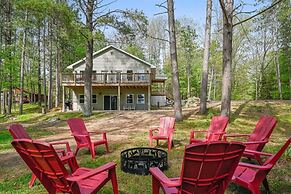 Tranquil Lakefront Oasis - Fire Pit Fishing BBQ