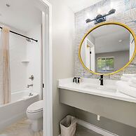 Chic Condo Retreat in Central Buckhead Atlanta