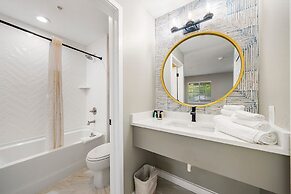 Newly Renovated Atlanta Gem Central Buckhead Apt