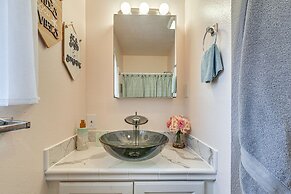 3 Mi to Boardwalk: Bacliff Apartment w/ Hot Tub