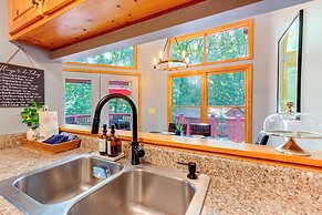 Spacious Talking Rock Cabin: Game Room, Fire Pit!