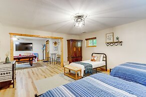 Spacious Talking Rock Cabin: Game Room, Fire Pit!