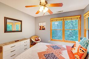 Spacious Talking Rock Cabin: Game Room, Fire Pit!