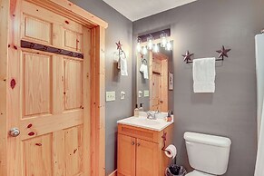 Spacious Talking Rock Cabin: Game Room, Fire Pit!