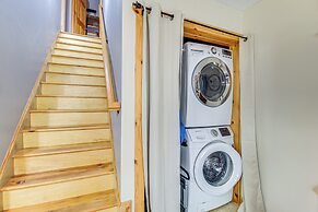 Spacious Talking Rock Cabin: Game Room, Fire Pit!