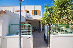 Villetta Fresca With Garden Near The Sea