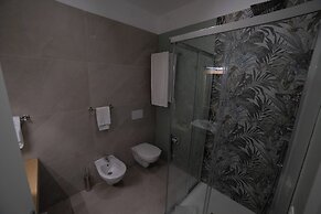 MIDDLE TOWN PALACE TROPEA