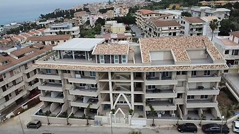 MIDDLE TOWN PALACE TROPEA