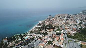 MIDDLE TOWN PALACE TROPEA
