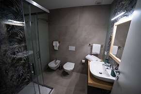 MIDDLE TOWN PALACE TROPEA