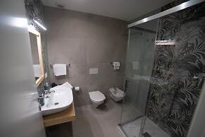 MIDDLE TOWN PALACE TROPEA