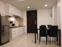 6-30 - 1 Bdr Condo With Balcony and Shared Pool
