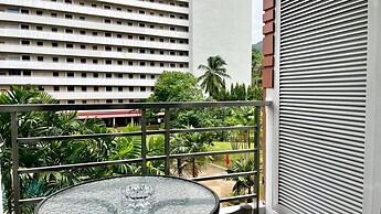 6-30 - 1 Bdr Condo With Balcony and Shared Pool