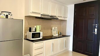 6-30 - 1 Bdr Condo With Balcony and Shared Pool