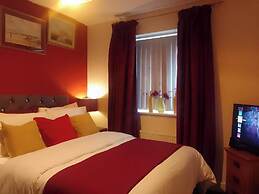 Ideal Home & Cottage,inviting 4 Bedroom Apartments