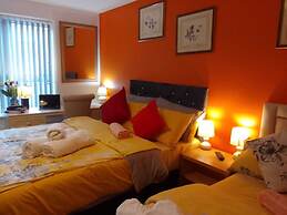 Ideal Home & Cottage,inviting 4 Bedroom Apartments