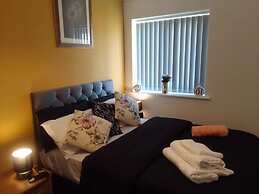 Ideal Home & Cottage,inviting 4 Bedroom Apartments