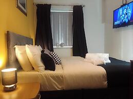 Ideal Home & Cottage,inviting 4 Bedroom Apartments