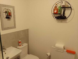 Ideal Home & Cottage,inviting 4 Bedroom Apartments