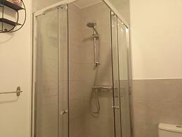 Ideal Home & Cottage,inviting 4 Bedroom Apartments