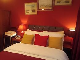 Ideal Home & Cottage,inviting 4 Bedroom Apartments