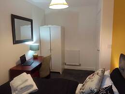 Ideal Home & Cottage,inviting 4 Bedroom Apartments