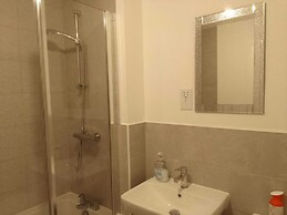 Ideal Home & Cottage,inviting 4 Bedroom Apartments