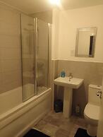 Ideal Home & Cottage,inviting 4 Bedroom Apartments