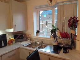 Ideal Home & Cottage,inviting 4 Bedroom Apartments