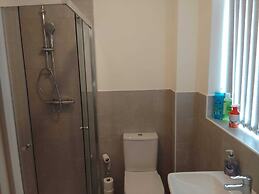 Ideal Home & Cottage,inviting 4 Bedroom Apartments