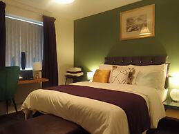 Ideal Home & Cottage,inviting 4 Bedroom Apartments