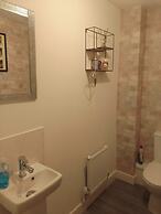 Ideal Home & Cottage,inviting 4 Bedroom Apartments