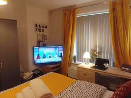 Ideal Home & Cottage,inviting 4 Bedroom Apartments