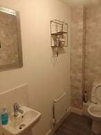 Apartment Sleeps 10 - Pets, Parking, Ev Charging