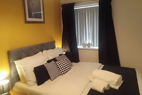 Apartment Sleeps 10 - Pets, Parking, Ev Charging