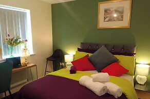 Apartment Sleeps 10 - Pets, Parking, Ev Charging