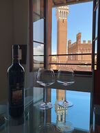 TORRE LAMBERTINI WINDOWS ON PIAZZA DEL CAMPO - RESIDENZA D'EPOCA