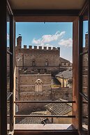 TORRE LAMBERTINI WINDOWS ON PIAZZA DEL CAMPO - RESIDENZA D'EPOCA