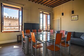 TORRE LAMBERTINI WINDOWS ON PIAZZA DEL CAMPO - RESIDENZA D'EPOCA