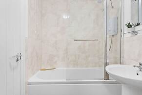 Chandlers Walk Modern Comfy Family Home in Exeter