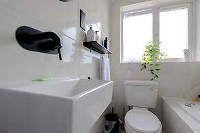 Hughes Contemporary Home in Barnstaple