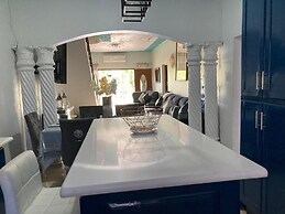 1 Bedroom Blissful Retreat - A/C & Private Garden