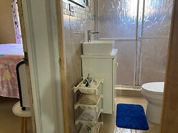 1 Bedroom Blissful Retreat - A/C & Private Garden