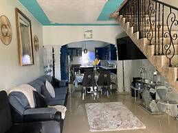 1 Bedroom Blissful Retreat - A/C & Private Garden