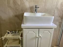 1 Bedroom Blissful Retreat - A/C & Private Garden