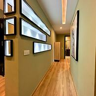 The Tropical Luxury 2BR City Centre Retreat