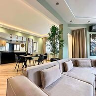 The Tropical Luxury 2BR City Centre Retreat