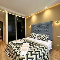 The Tropical Luxury 2BR City Centre Retreat